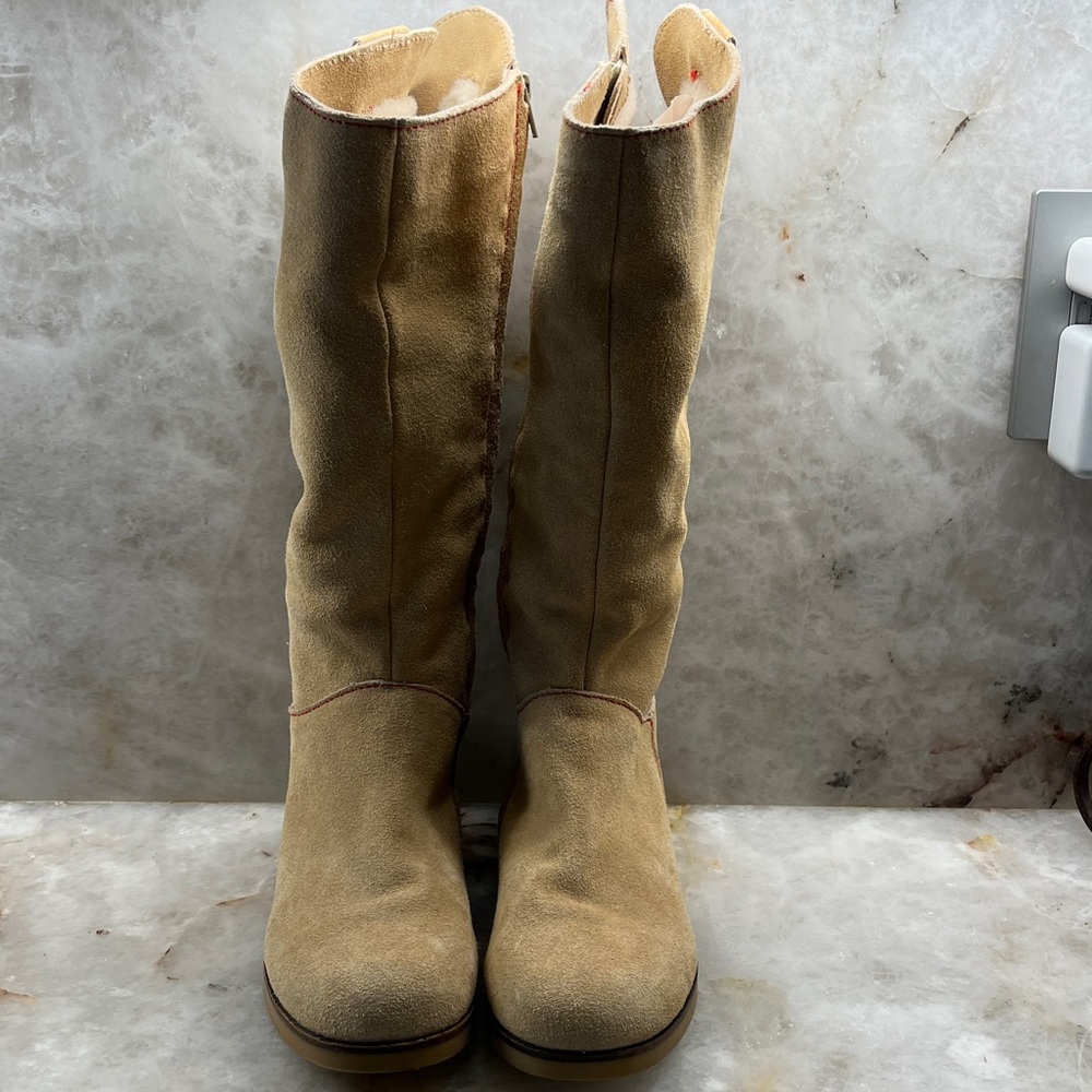 NWOT Emu Tan Suede Knee-High Boots with sheep skin lining